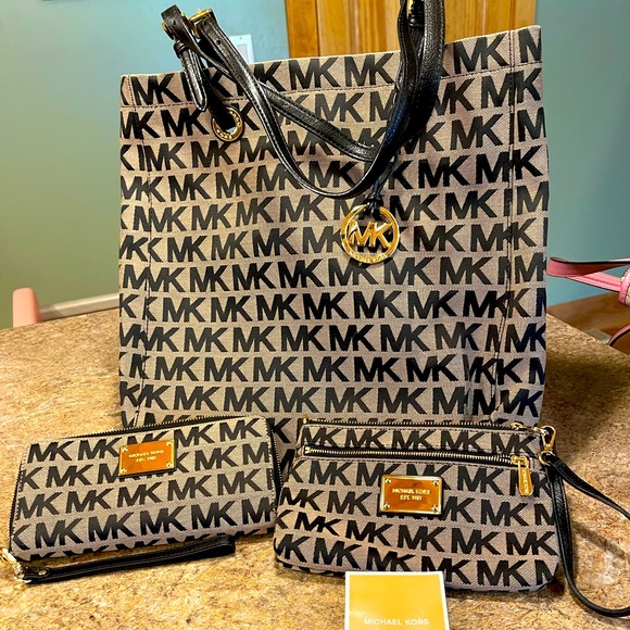 Michael Kors Handbags - Michael Kors lot